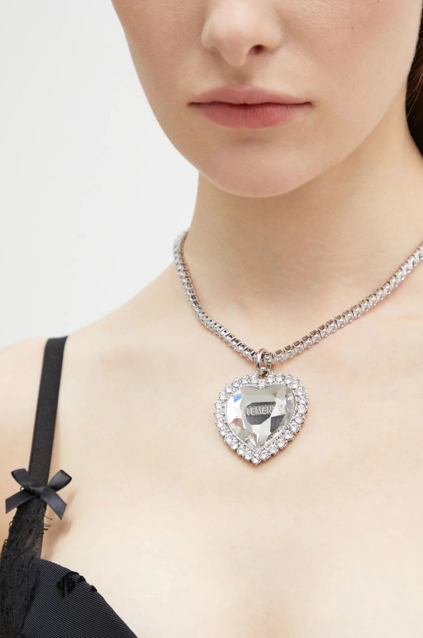 Halsband VETEMENTS VETEMENTS Crystal Heart Pendant Necklace Metallisk | UA66NE120W