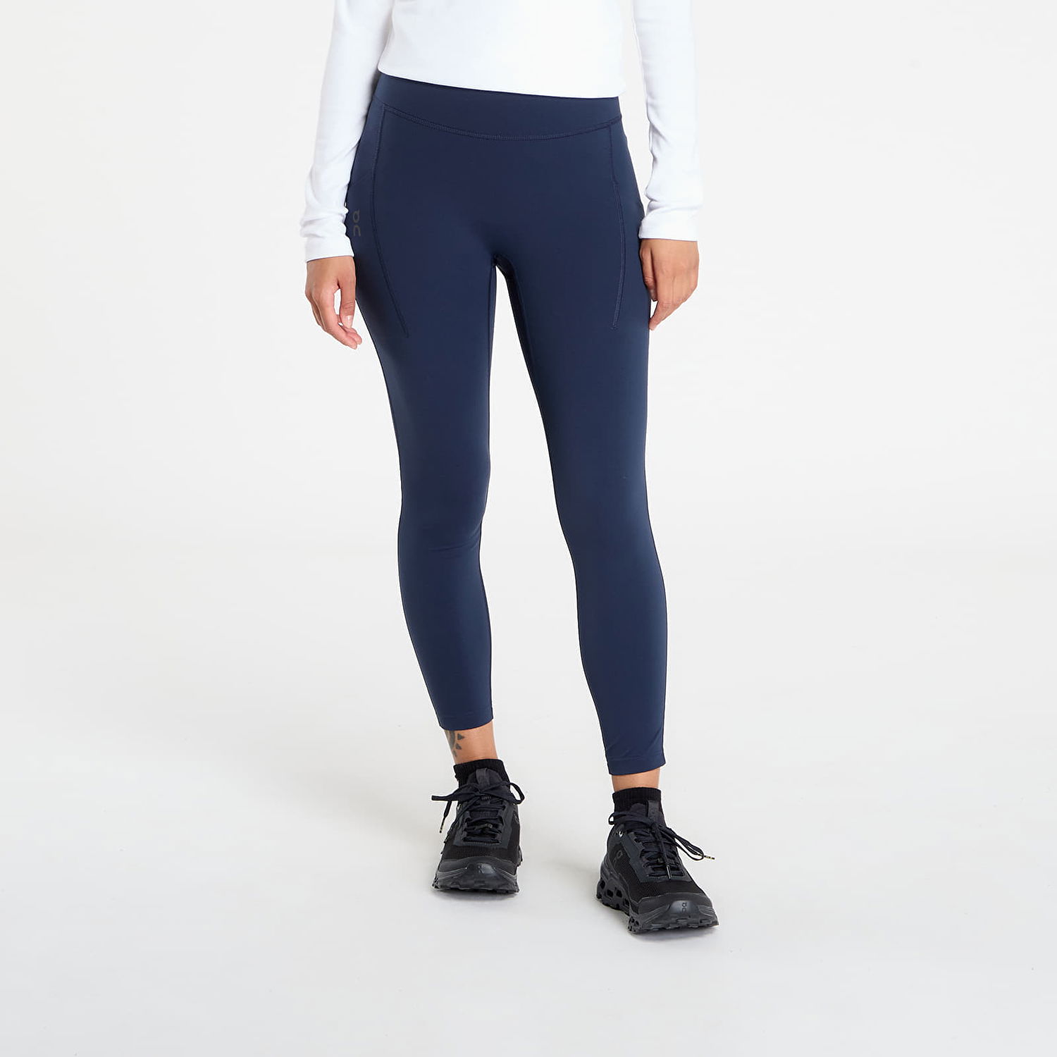 Strumpor On Running Performance Tights 7/8 Mörkblå | 1WF30200255 W, 0