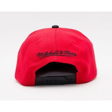 Hatt Mitchell & Ness Two-Tone Snapback Cap with Embroidered Logo Röd | 6HSSMM19224-CBUBKWH, 1