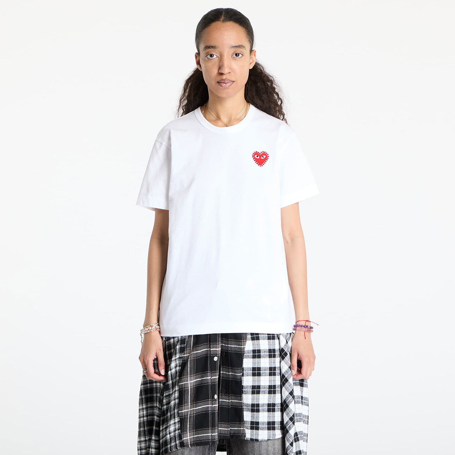 T-shirt Comme des Garçons Comme des Garçons PLAY Emblem Rhinestone T-Shirt Vit | AX-T801 WHITExRED, 1