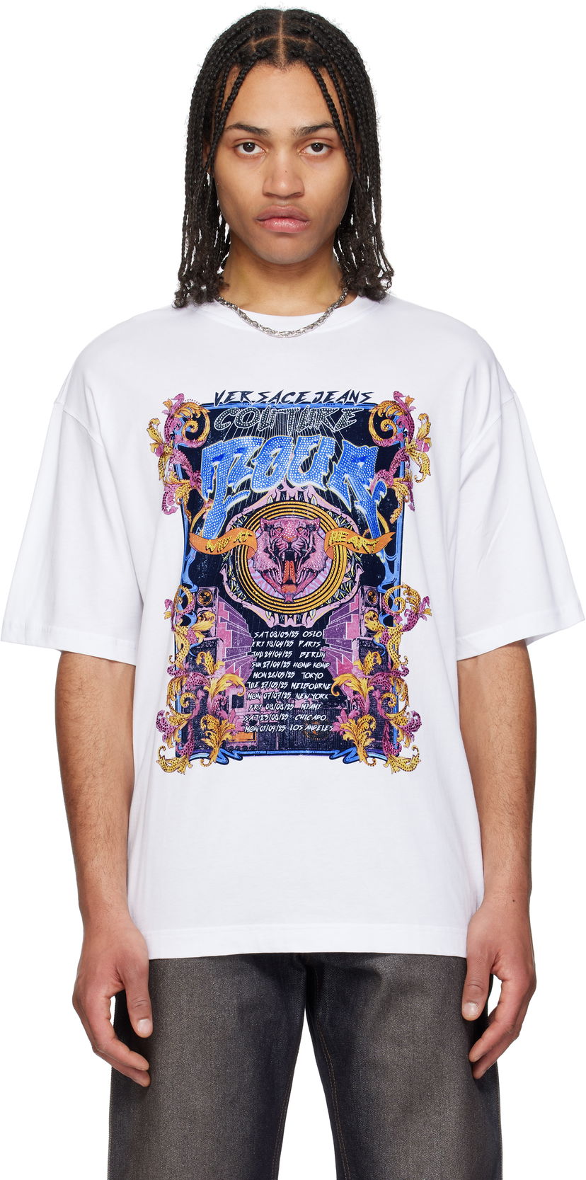 T-shirt Versace Versace Jeans Couture Logo Tour Graphic T-Shirt Vit | E78GAHC03_ECJ01C