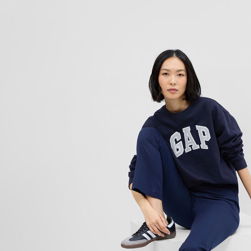 Sweatshirt GAP Crewneck Logo Sweatshirt Navy Uniform Mörkblå | 554936-12