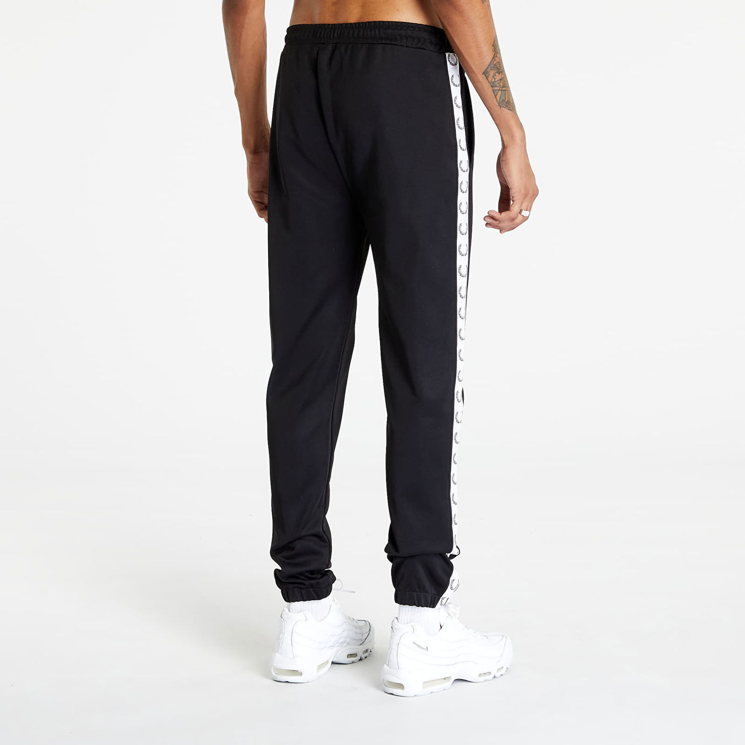 Träningsbyxor Fred Perry Taped Track Pant Svart | T5510-102, 1