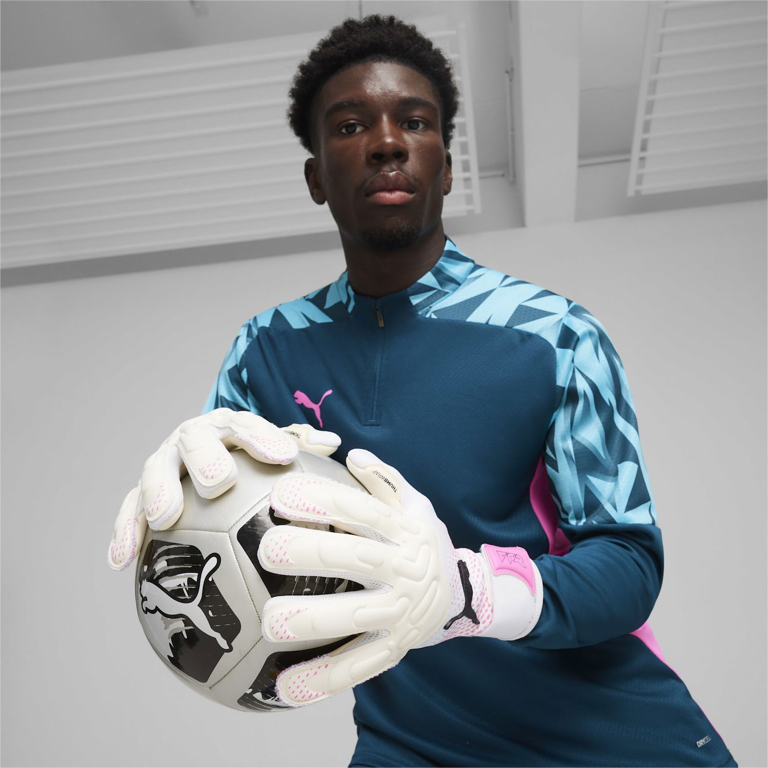 Handskar Puma FUTURE Pro Hybrid Goalkeeper Gloves with 4MM Duo Supersoft Latex and Thumbwrap Flerfärgad | 041924-01, 1