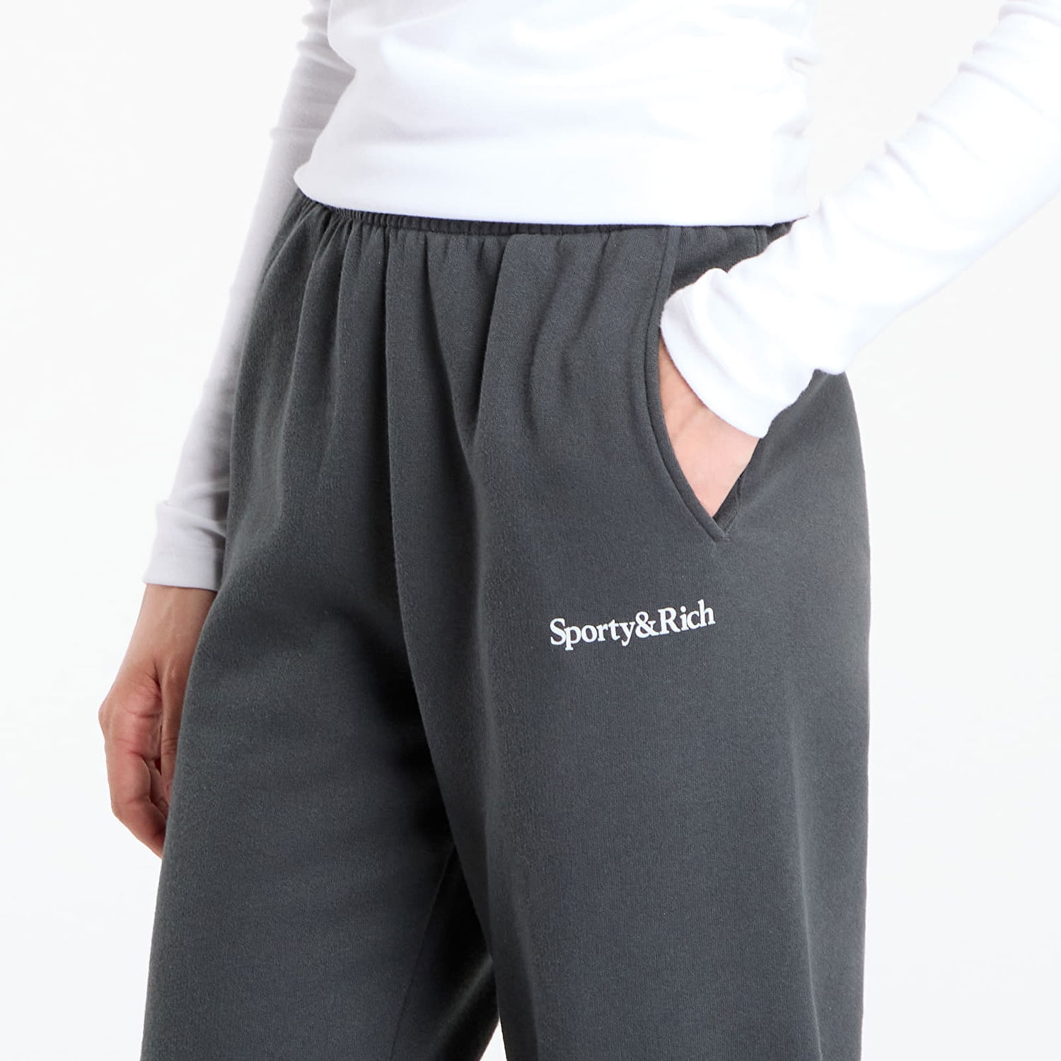 Träningsbyxor Sporty & Rich Serif Logo Soft Sweapant UNISEX Faded Black Svart | PA050625300BA02, 1