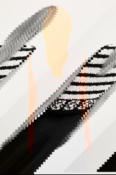 Väst GANNI GANNI Crochet Tie-Front Vest Svart | K2440, 2