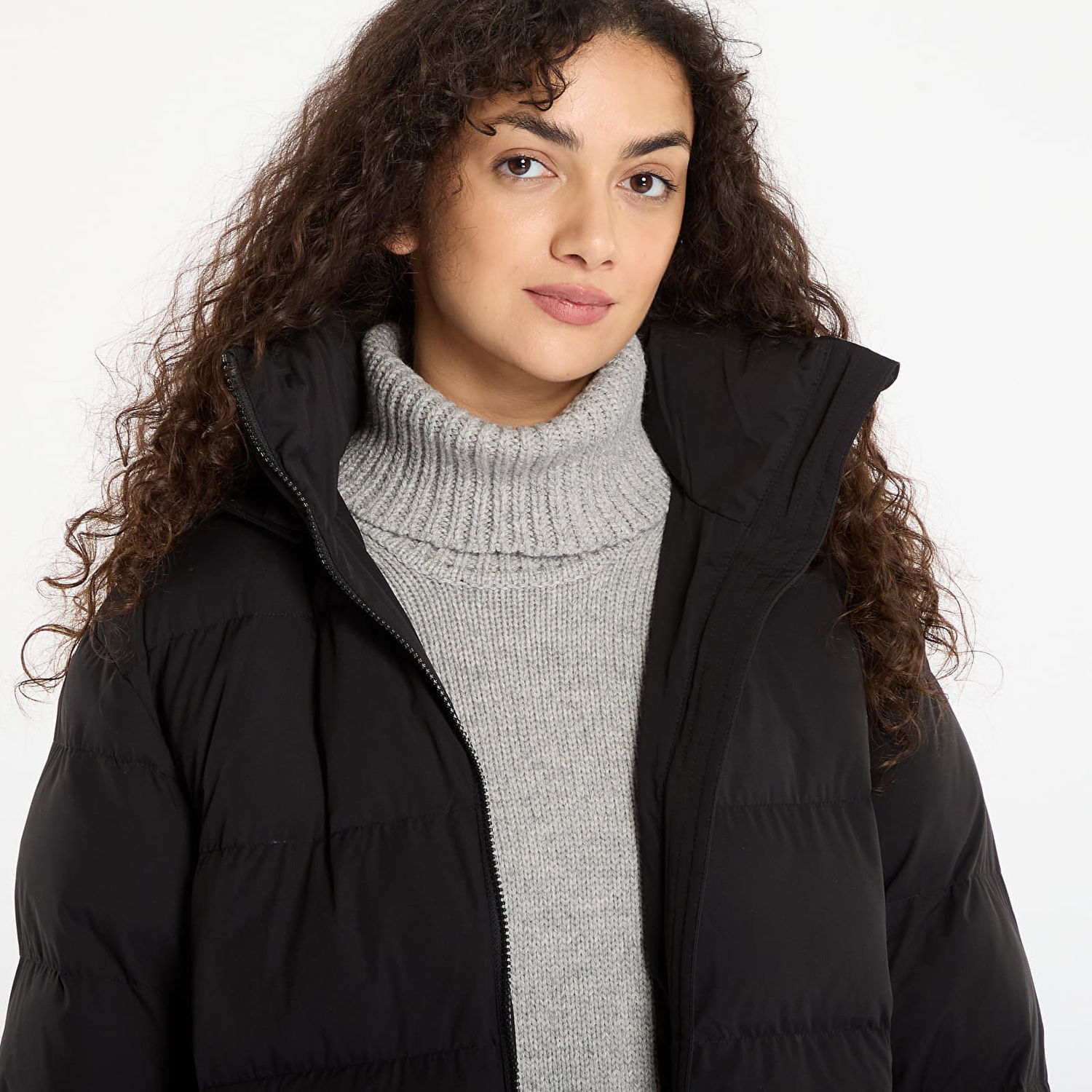 Pufferjacka Samsoe Samsoe Saseri Long High-Neck Puffer Coat Svart | F25300164_CLR000021, 1