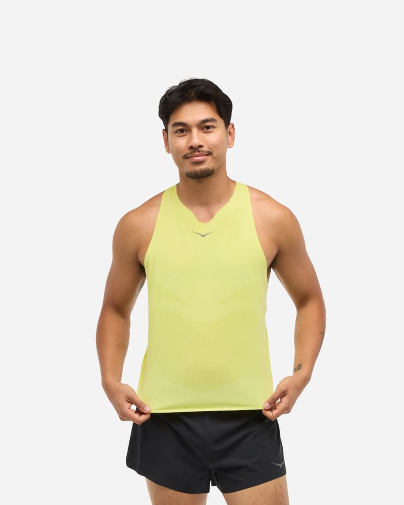 Linne Hoka One One Race Day Singlet Gul | 1164154-HKCT