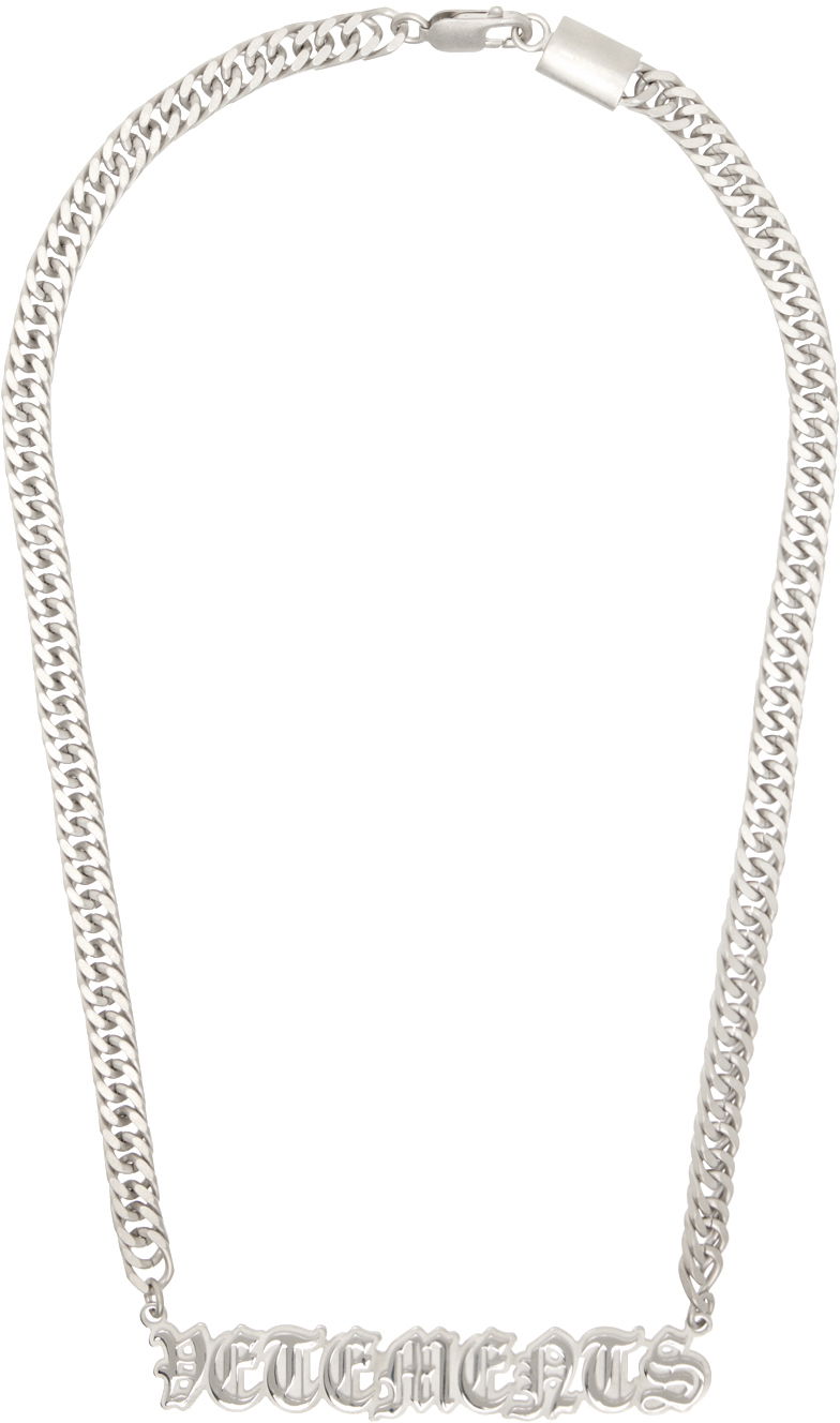 Halsband VETEMENTS Gothic Logo Necklace Grå | UE64NE150S, 0