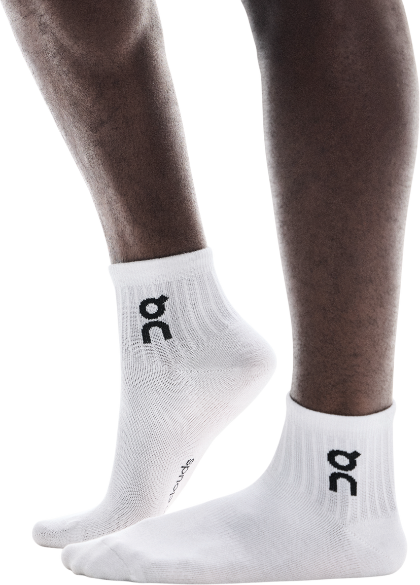 Strumpor On Running Running Logo Mid Socks Vit | 2uf10520069