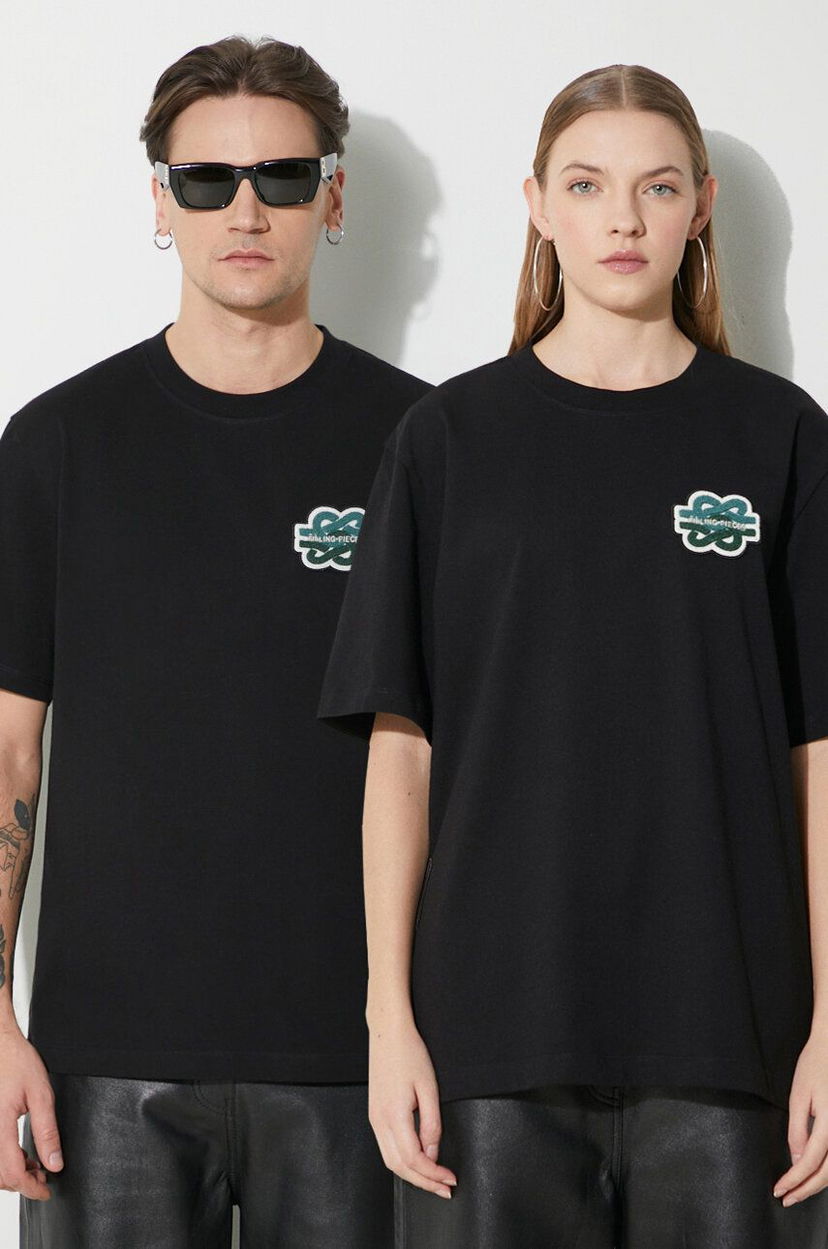 T-shirt Filling Pieces T-Shirt Gowtu With Application Svart | 74433921861