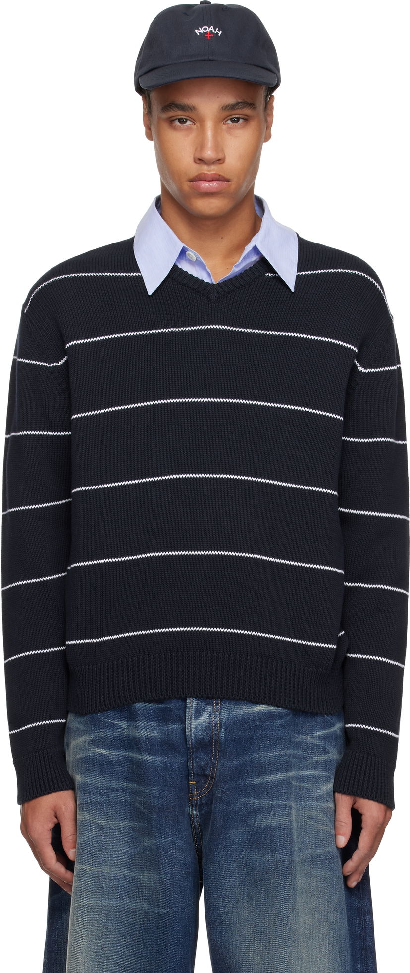 Sweater Noah Noah Striped V-Neck Sweater Mörkblå | SW096SS25NVY