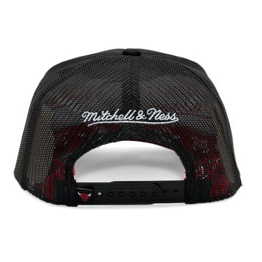 Keps Mitchell & Ness Mitchell & Ness Chicago Bulls Hidden Trucker Snapback Svart | HT11408-CBUBLCK, 2