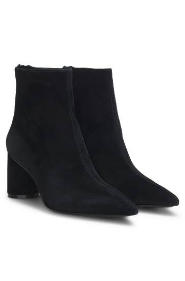 Sneakers och skor BOSS Suede Ankle Boots with Block Heel and Pointed Toe Svart | 50548812