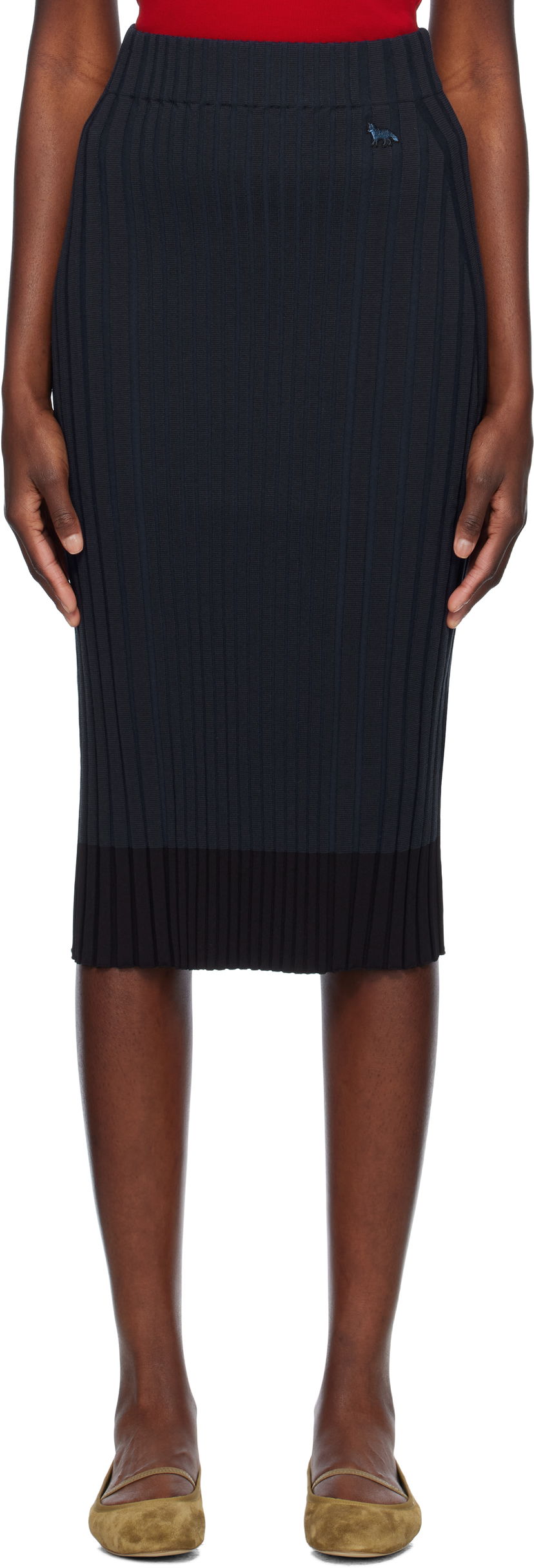 Kjol MAISON KITSUNÉ Maison Kitsuné Ribbed Midi Skirt with Fox Patch Mörkblå | OW01520KT1121
