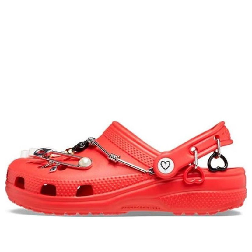 Sneakers och skor Crocs Karol G Classic Clogs with Metal Hearts Röd | 207998-8C1