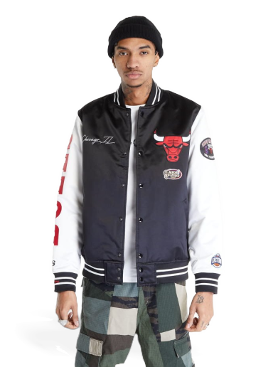 Bomberjacka Mitchell & Ness Team Origins Varsity Satin Chicago Bulls Jacket/ White Svart | OJBF4854-CBUYYPPPBKWH