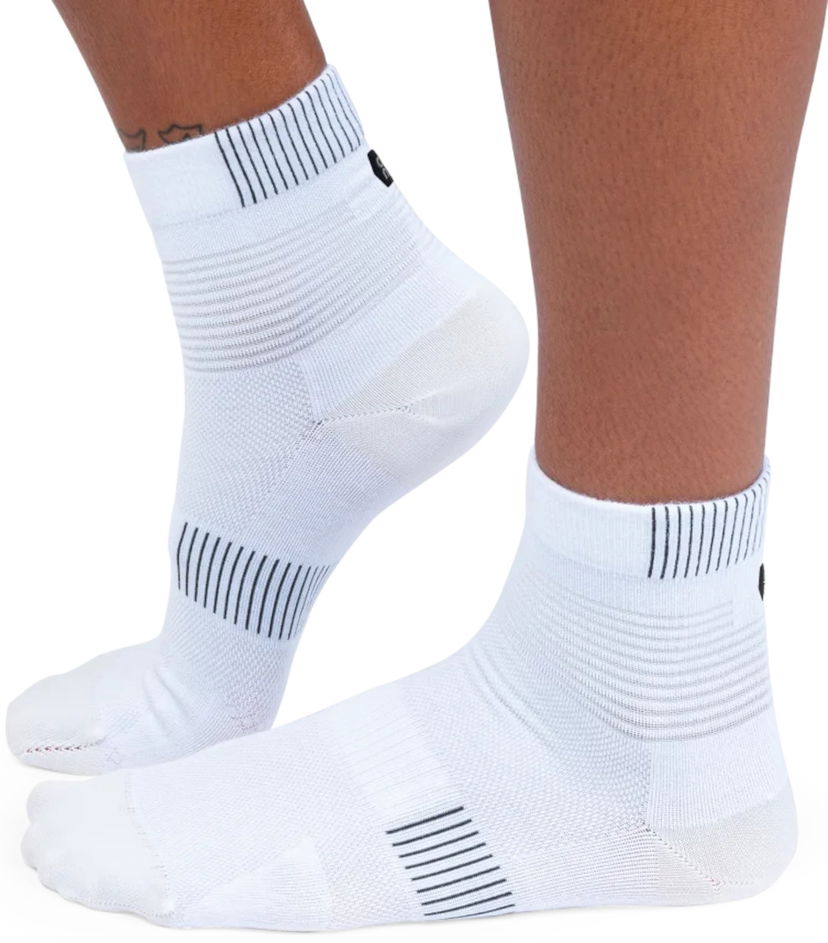 Strumpor On Running Ultralight Running Ankle Socks Vit | 357-00869