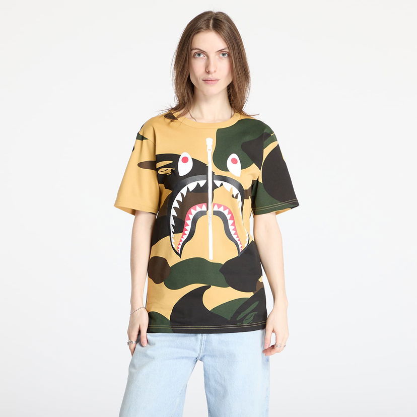 T-shirt BAPE A BATHING APE Giant 1St Camo Shark Graphic Tee Gul | 001CSL301011MYEL