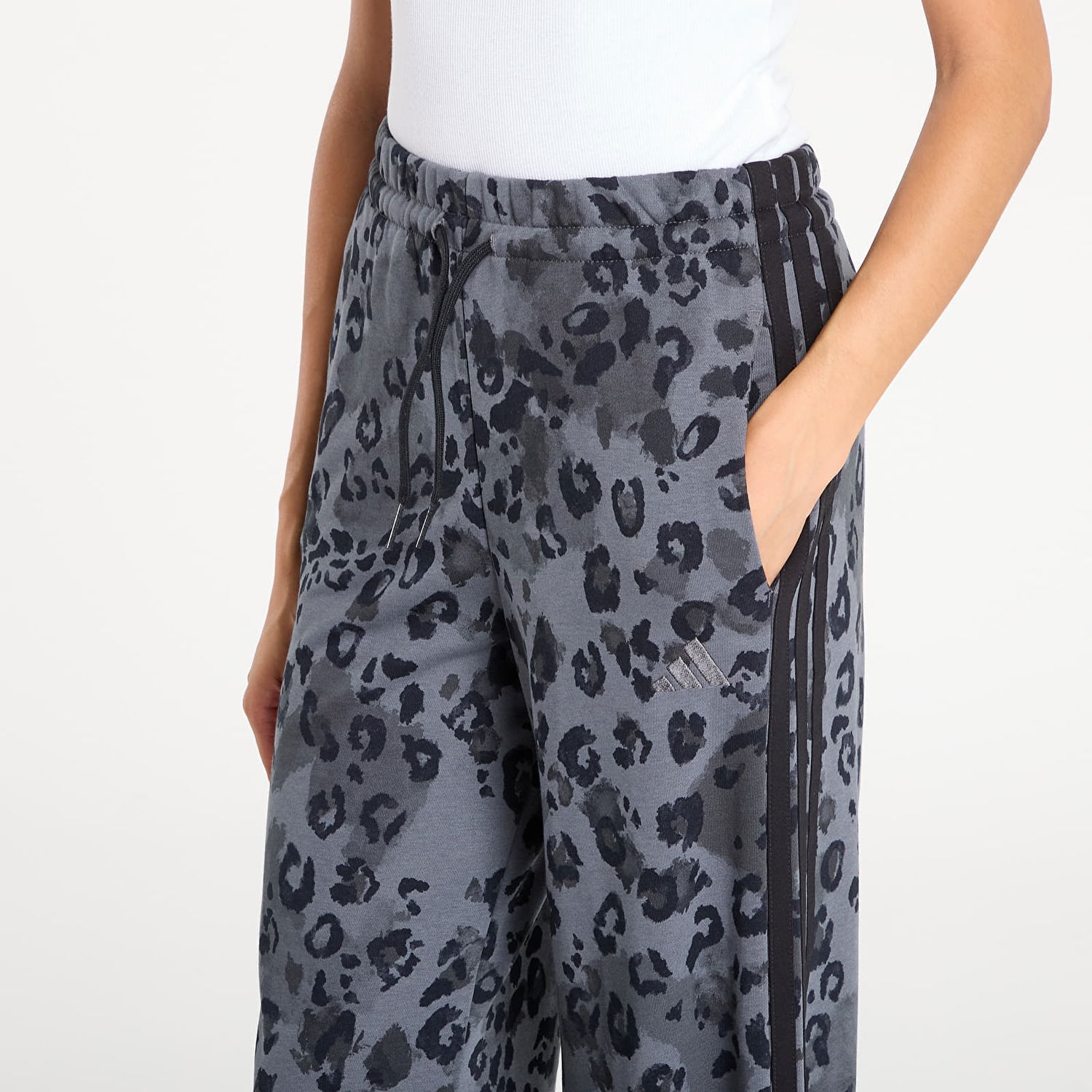 Träningsbyxor adidas Performance Adidas Animal Print Open Hem Joggers Grå | JM1839, 1