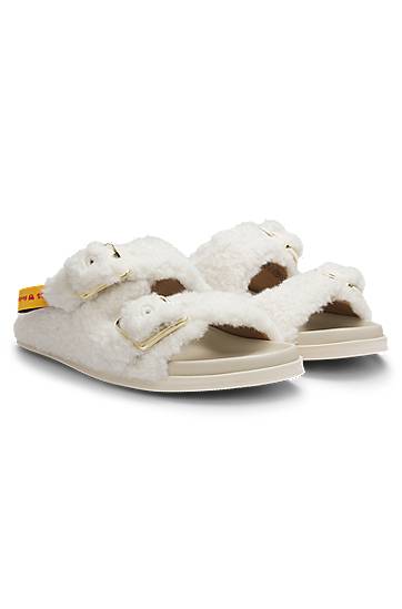 Sneakers och skor BOSS BOSS x Steiff buckled slides in teddy fabric Vit | 50554421, 0