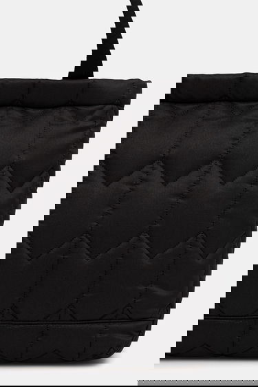 Tygpåse MAISON KITSUNÉ Maison Kitsuné Chevron Quilted Large Tote Svart | PM05104WB0043, 2