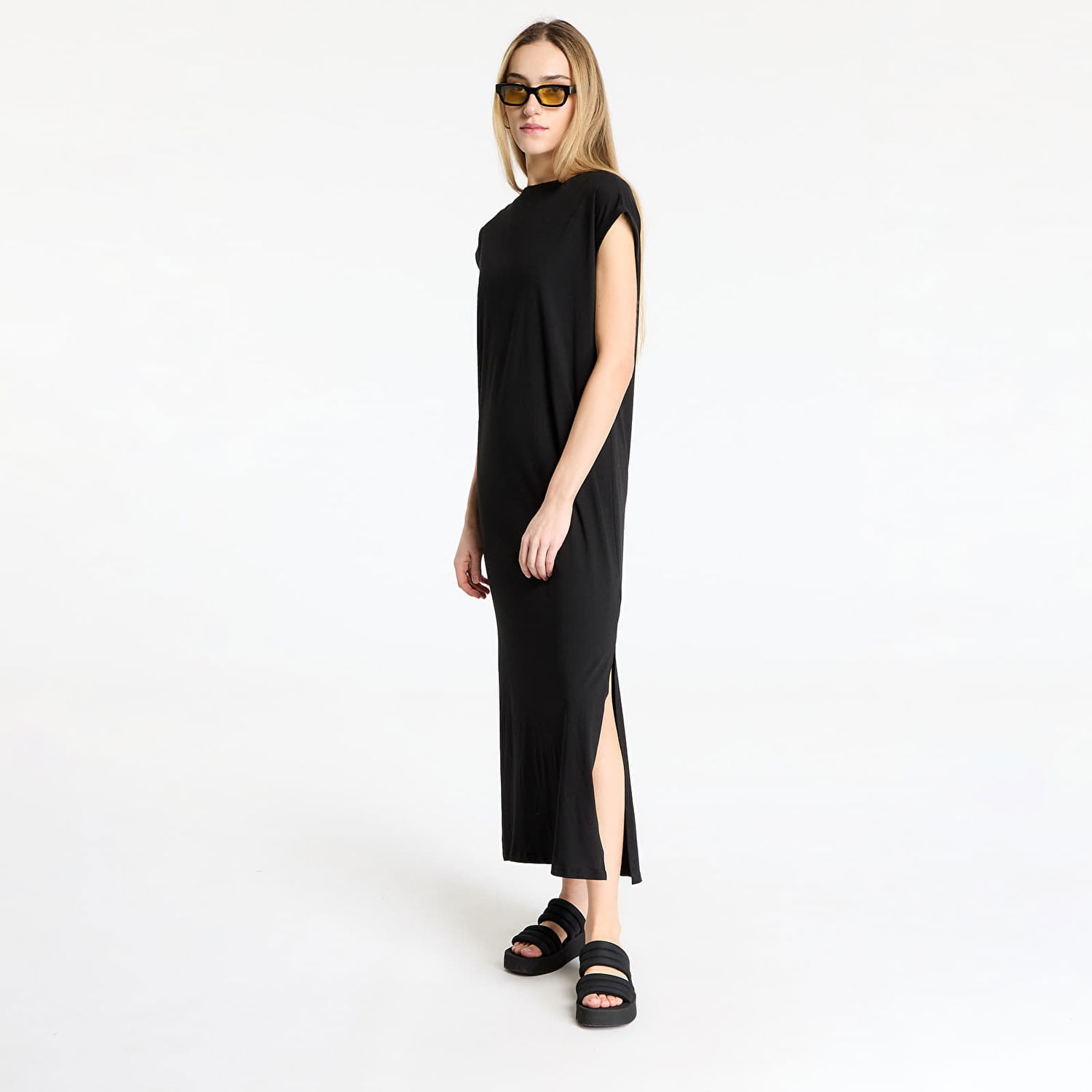 Klä Urban Classics Urban Classics Viscose Extended Shoulder Dress Svart | TB7437-00007, 0