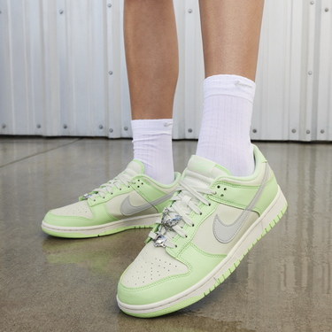 Sneakers och skor Nike Dunk Low SE Sea Glass W Grön | FN6344-001, 2