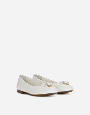 Sneakers och skor Dolce & Gabbana Patent Leather Ballet Flats With Metal Logo Vit | D11141A132887682, 1