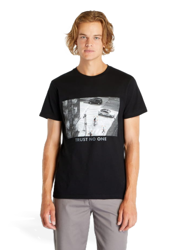 T-shirt Urban Classics Trust no one Tee Svart | MT2638-00007