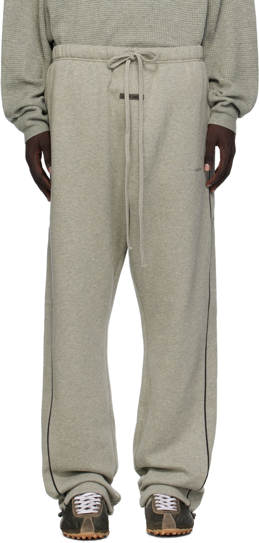 Träningsbyxor Fear of God ESSENTIALS Relaxed Fleece Piping Sweatpants Grå | 130SP258065F